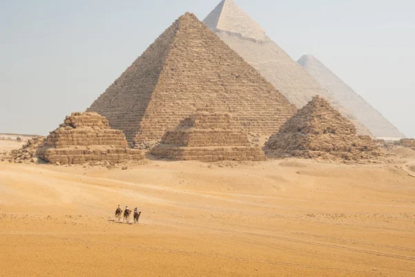 Kairo 2 Tage Flug Tour ab Hurghada – Pyramiden, Museum & Altstadt inklusive Flug